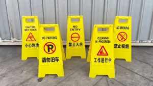 ป้ายเตือนระวังลื่น เพื่อให้ผ้าตั้งพื้น เตือนทำความสะอาด แบบสีเหลือง สีขาว แบบพกพา