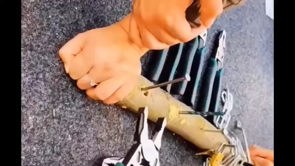 คีมอเนกประสงค์ 5-in-1คีมปากจระเข้ คีมสายไฟ คีมช่าง​ คีมปากจิ้งจก คีมตัดสายไฟ คีมสายไฟ 9 นิ้ว  คีมตัด คีมอเนกประสงค์