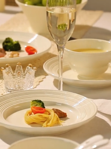 LOCAUPIN Modern Ribbed Ceramic Dinnerware Set - Microwavable Dishwasher Safe Kitchen Serving Plates and Bowls