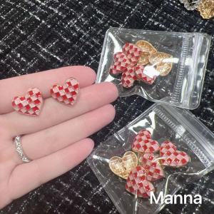 กระดุมโลหะรูปหัวใจสีสันสดใสสำหรับฤดูใบไม้ร่วงและฤดูหนาว กระดุมเสื้อสูท กระดุมเสื้อคาร์ดิแกน กระดุมตกแต่งสำหรับเสื้อผ้า