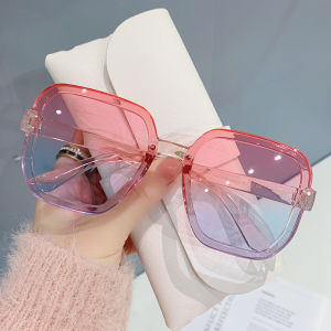 Kacamata Hitam Korea Fashion Style Square Untuk Wanita Bingkai Besar Gradien Pantai Shades Cewek Kacamata Matahari Gaya Wanita Kasual Santai Sunglasses Women KCW13