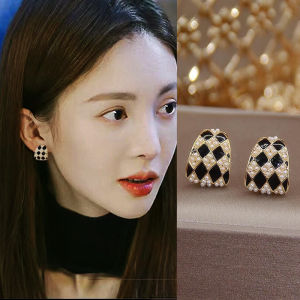 Classic Style Checkerboard Stud Earrings Accessible Luxury Black Rhombus Earrings Exquisite and Versatile Sterling Silver Needle Elegant Pearl Earrings Women