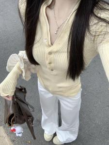 เสื้อยืดคอกลมแขนยาวสีเหลืองสไตล์เกาหลีสำหรับผู้หญิง เสื้อคลุมกันหนาวทรงเข้ารูป ชุดทำงานฤดูใบไม้ร่วง เสื้อสเวตเตอร์ถัก