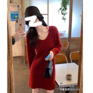 New Year Red V-neck Knitting Dress Female Fall and Winter New Arrival Hepburn Style Silm Slim Looking Base Ride Short Skirt