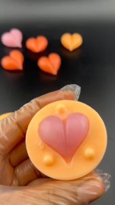 พิมพ์ทำขนมลูกชุบ หัวใจ ผลิตจากซิลิโคนฟู้ดเกรด สัมผัสอาหารได้อย่างปลอดภัย  ลายคมแกะออกไม่ติดพิมพ์ มีความหยืดหยุ่นสูง