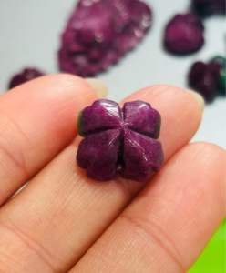 Mặt charm đá hồ ly tỳ hưu túi tiền cỏ 4 lá đá ruby Thái hồng xanh thiên nhiên làm mặt dây chuyền vòng tay may mắn