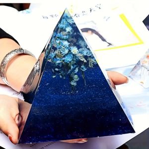 Extra Large Transparent Pyramid Silicone Candle Mold 1 Pyramid Silicone Mold + 1 Plastic Frame Flash Resin Mold for Pyramid Cube Candle Mold Epoxy Resin High Quality Silicone Mold Perfect for Home Wedding and Party Decoration!