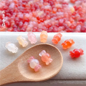 ลูกปัดรูตรงสีแดงธรรมชาติ DIY ลายดอกไม้ กระต่าย ถั่ว โบว์ผีเสื้อ ลูกอม อุปกรณ์ทำเครื่องประดับ วัสดุมาร์บล เครื่องประดับแฟชั่นใหม่