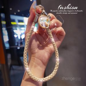 สร้อยข้อมือโทรศัพท์มือถือสั้นประดับเพชรสไตล์แฟชั่น โซ่ห้อยโทรศัพท์แบบย้ายได้ โซ่สะพายไหล่แบบเคลื่อนที่สำหรับการเดินทางและท่องเที่ยวในช่วงฤดูร้อน