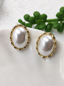 French Style Vintage Engraving Earrings Oval White Egg Noodles Silver Stud Earrings Non-Piercing Ear Clip Elegant Female B855