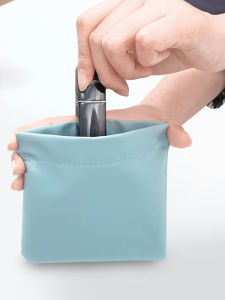 กระเป๋าใส่เครื่องสำอางพกพาขนาดเล็กพิมพ์ลายสีสันสดใส กระเป๋าใส่เหรียญ กระเป๋าใส่ของใช้ส่วนตัวแบบอเนกประสงค์ กระเป๋าสะพายไหล่ผ้า PU สำหรับทุกเพศ