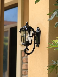 Solar Wall Light European Retro Outdoor Waterproof Rust-Proof Black Aluminum Cordless Wall Sconce Courtyard Garden Balcony Villa Decorative Solar Light