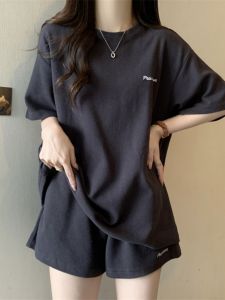 ชุดกีฬาสองชิ้นสำหรับผู้หญิงในช่วงฤดูร้อนปี 2024 ชุดลำลองหลวมๆ ทรงสลิมฟิตแฟชั่น แขนสั้น กางเกงขาสั้น ชุดทำงาน