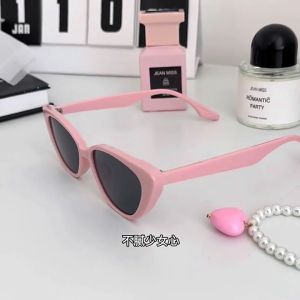 แว่นตากันแดดสไตล์ สไตล์วินเทจ แว่นตาทรงสี่เหลี่ยม สไตล์พังก์ ใส่ได้ทั้งผู้ชายและผู้หญิง กะทัดรัด น้ำหนักเบา และสวมใส่ง่าย