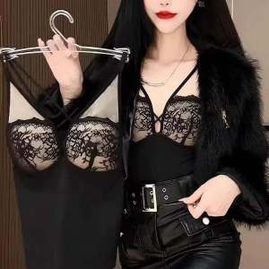 เสื้อกั๊กผ้าไหมน้ำแข็งไร้ตะเข็บแบบใหม่สำหรับผู้หญิงในฤดูใบไม้ผลิและฤดูร้อน 2024 เสื้อกล้ามสายเดี่ยวแบบไขว้ผ้าลูกไม้สีดำโปร่งใส