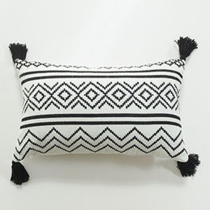 Nordic Style Chenille Black White Geometric Pattern Cushion Cover With Tassels Jacquard Weave Throw Pillowcase For Home Living Room Sofa Car Chair Decoration