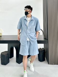 ชุดเสื้อเชิ้ตผ้าลินินเรียบง่ายทันสมัยสําหรับผู้ชายฤดูร้อนลําลอง Creased กางเกงขาสั้นแขนสั้นยืดหยุ่นบางชุดสองชิ้น