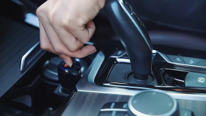 2025 Magnetic Wireless Car Charger X82 Fast Charging Ice Cooling Radiator RGB Phone Holder new