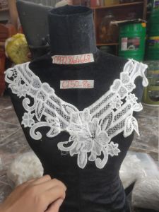 Ren cổ trắng may lên áo váy đầm