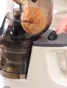 เครื่องสกัดน้ำผักผลไม้แยกกาก ปลอดภัยไร้กังวล ไม่เป็นอันตรายต่อสุขภาพAoways ALW-J19 เครื่องสกัดน้ำผลไม้แยกกากSlow Juicer ALW-J19 150W เครื่องสกัดน้ำผลไม้แยกกาก พร้อมส่งจากไทย