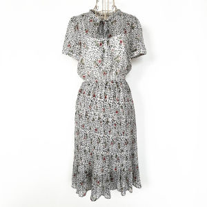 ชุดเดรสยาวผ้าชีฟองแขนสั้นผูกโบว์ผีเสื้อพิมพ์ลายหวานๆ ฤดูใบไม้ผลิและฤดูร้อน 100% Polyester ชุดเดรสยาวคลุมเข่าสไตล์หวานๆ