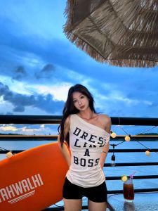 สไตล์อเมริกันInsร้อนเสื้อยืดแขนสั้นผู้หญิงพิมพ์Slimming Effectสําหรับฤดูร้อน 2024 ใหม่มาถึง