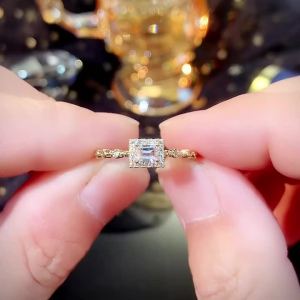Huitan Dainty Màu Vàng Sáng Bóng Hình Chữ Nhật Nhẫn Cho Nữ Hợp Thời Trang Đính Hôn Cưới Trang Sức Nữ Ngón Tay Phụ Kiện Với Đá Cubic Zirconia