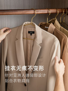 เสื้อกั๊กแขวนผ้าแบบอัลลอยด์อะลูมิเนียมสำหรับใช้ในบ้าน เสื้อกั๊กแขวนผ้าไร้รอยขีดข่วน แขวนเสื้อในตู้เสื้อผ้า เสื้อกั๊กแขวนเสื้อผ้ากันสนิม ระบายอากาศได้ดี เรียบหรู