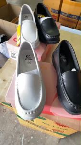 รองเท้าผู้หญิง/พยาบาล /นักศึกษา/วัยรุ่นทั่วไป /เน้นเบานุ่มสบายนะ2สีดำและขาวYF92-678