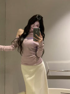 เสื้อถักคอวีสีม่วงอ่อน เสื้อชั้นในผู้หญิง ทรงเข้ารูป โชว์กระดูกไหปลาร้า เสื้อผ้าทำงานสไตล์เกาหลี แขนยาว สีพื้น