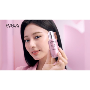 Kem sáng da đa tầng ban ngày Ponds Bright Miracle mờ thâm sạm với 50X Niasorcinol 45G