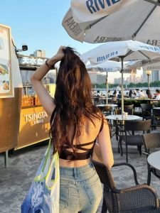 เสื้อกั๊กสายเดี่ยวแบบสวมสำหรับผู้หญิงในช่วงฤดูร้อน ดีไซน์เปิดหลังพร้อมแผ่นเสริมหน้าอก เสื้อชั้นในแบบสวมใส่ด้านใน ชุดโยคะ ฟิตเนส วิ่ง ลำลอง