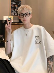 Casual หลวม Fit Suede กํามะหยี่แขนสั้นเสื้อยืดสําหรับชายฤดูร้อนหนาสไตล์ยอดนิยมขนาดใหญ่เสื้อผ้าวัยรุ่น