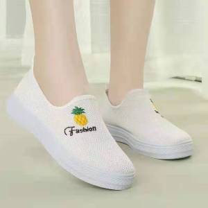 รองเท้าผ้าใบผู้หญิงฤดูใบไม้ผลิและฤดูร้อนแบบใหม่ รองเท้าลำลองที่สวมใส่สบาย พื้นนุ่ม กันลื่น ระบายอากาศได้ดี รองเท้าส้นเดี่ยว