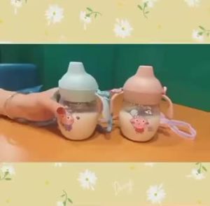 สินค้าพร้อมส่ง ขวดน้ำฝึกเด็กดื่มเพื่อช่วยเปลี่ยนวิธีการดื่มเหมาะสำหรับเด็กเพื่อหัดเปลี่ยนการดื่มไปเป็นแก้วน้ำ