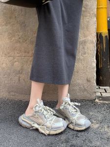 รองเท้าแตะผู้หญิงสไตล์ย้อนยุคสไตล์ฮ่องกง รองเท้าแตะแบบสวมครึ่งนิ้ว ทรงหัวมน พื้นหนา ระบายอากาศได้ดี รองเท้าพื้นยาง สวมใส่สบาย