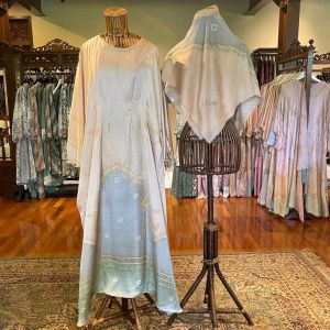 Derya Set Kaftan + Jilbab by Dian Pelangi LIMITED EDITION Setelan Busana Muslim Dress Gamis Outfit Syari Casual Formal Pesta Pernikahan Kondangan Lebaran Wanita Hijaber Cantik Anggun Modis Modern Elegan Mewah Model Arab Batwing Jumbo Jumputan Terbaru