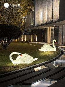 VINCAN | Solar Powered Swan-Shaped Waterproof Outdoor Lawn Light