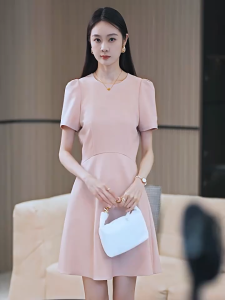 Đầm hồng pastel tay ngắn dáng chữ A thanh lịch