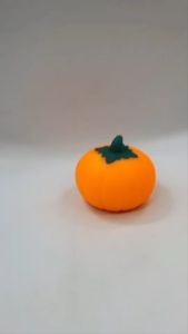 สกู้เปิด 2 สี ฟักทอง ขายสุ่มสี 1 ลูก สีอ่อนเสียง สีหมอน สมุด 6 ครั้ง สมบูรณ์ 12 วัน ของ WINNIETOYS