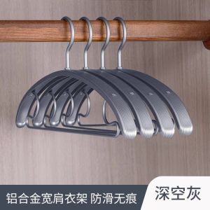 ตัวชี้เสื้อผ้าแบบไม่ทับซ้อนจากอะลูมิเนียมอัลลอยด์ ไม่ทำให้เกิดรอยข้อต่อ สำหรับใช้ในบ้าน ตัวชี้เสื้อผ้าแบบสแตนเลส ตัวชี้เสื้อผ้าหรูหรา