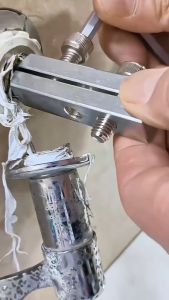 Dụng cụ lấy lõi ống nước bị gãy trong đường ống