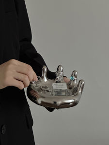 จัดระเบียบเสื้อผ้าและของใช้ในครัวเรือน ชั้นวางของตกแต่งห้องนั่งเล่นสไตล์หรูหรา ของขวัญสร้างสรรค์สำหรับบ้านใหม่