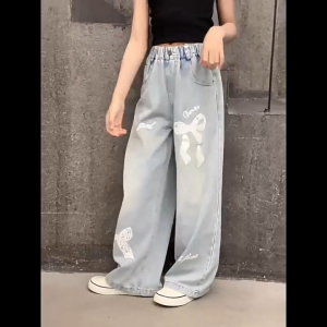 กางเกงยีนส์เด็กผู้หญิง กางเกงขากว้าง เวอร์ชั่นเกาหลี ลายโบว์พิมพ์ เอวยางยืด สไตล์น่ารัก【จัดส่งจากประเทศไทย】7-15 ขวบ