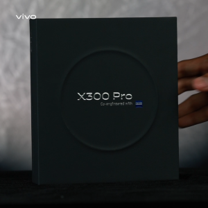 [AVAILABLE NOW] vivo X300 series 5G cellphone丨200MP ZEISS APO Telephoto Camera丨Dimensity 9500丨6510 mAh BlueVolt Battery丨90W FlashCharge + 40W Wireless Charging丨IP68 & IP69 Dust and Water Resistance丨OriginOS 6丨Imaging Chip VS1丨vivo 5g flagship mobilephone