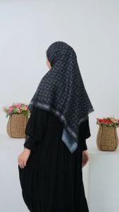 HIJAB/JILBAB SEGIEMPAT ZURIA MMONOGRAM SCRAF