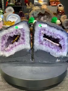 🇲🇾nice small couple amethyst geode crystal cave earth fengshui element五行土💯天然紫水晶对洞 白紫白三次水晶结晶👍 晶牙净体透 些许钛晶共生👍 边部薄皮玛瑙 带有白和绿幽灵共生矿 (如定制实木底座RM60/pc)optional pls pm ⬅️高Height: 20.5cm 宽width: 18cm x 12cm 洞深hole: 5cm 重weight: 6.1kg ➡️高Height: 20cm 宽wid