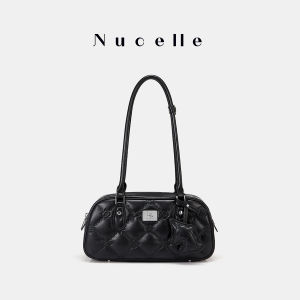 Spacious Versatile Boston Bag