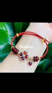 vòng tay nữ cỏ 4 lá đá garnet tự nhiên vip mix đồng điếu garnet và charm trái tim đá garnet vip bọc bạc cao cấp vòng tay đá phong thủy hợp mệnh thổ mệnh hỏa trang sức thiết kế đủ hóa đơn thẻ bảo hành