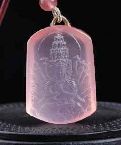 จี้หินพันมือคริสตัลแป้งพัฟทาหน้าบริสุทธิ์รูปทรงเต็มรูปแบบสีสวยแกะสลักอย่างปราณีตเจ้าแม่กวนอิมมือแป้งพันมือที่มีเสน่ห์โชคลาภปัดเป่าความชั่วร้ายสิ่งศักดิ์สิทธิ์สันติภาพและสุขภาพดีที่สุดขนาด: 4733 6 20มม.